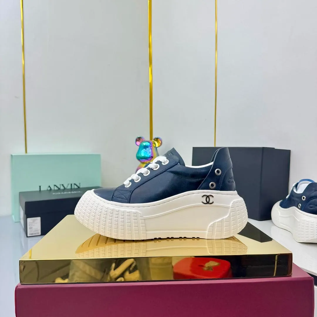 👟👟Ex-factory price 640👟👟 Chanel bread shoes ~ original calfskin panda shoes Chanel 25C latest hot style panda black and white sports shoes casual sneakers Xiaoxiang hot item classic black and white panda color coco girls must pay Fabric: original custom mixed sheepskin lining: original imported breathable mesh lining outsole: Original molded rubber + TPU combination Size: Women's 35-41